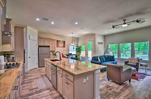 South Arlington Cottage | Modern Family Home Near At&t Stadium & More!