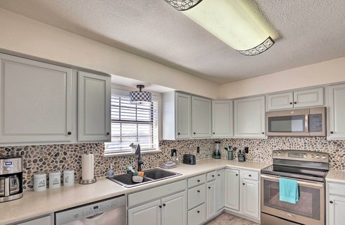 Sanger House | Modern Family Home w/ Pool & Patio!