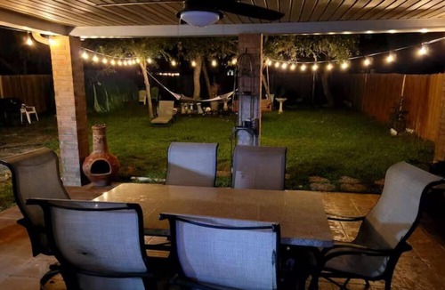 Braun's Farm House | Modern Family Retreat/Stylish 3BR + GAMEROOM Near Six Flags & SeaWorld