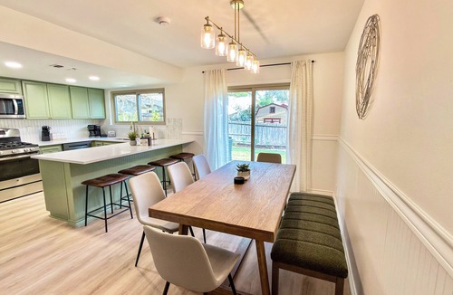 North Central Thousand Oaks House | Modern Family Retreat - Private Pool/Mini Golf/Fire Pit/Pool Table - Sleeps 14