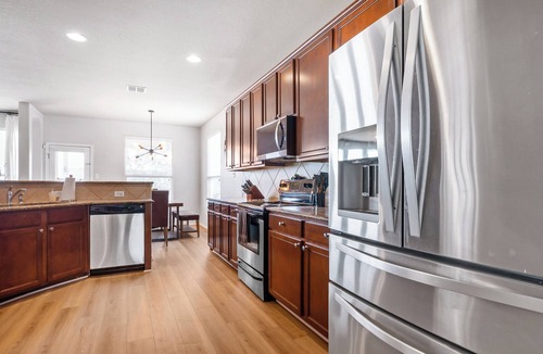 Converse House | Modern Family Retreat/Pets OK Near Randolph AFB