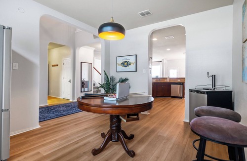 Converse House | Modern Family Retreat/Pets OK Near Randolph AFB