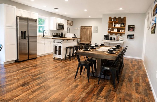Forest House | Modern Family Stay near LU-King-Patio-Firepit-Playsetn