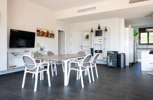 Torredembarra House | Modern Family Villa with Private Pool and Air Conditioning