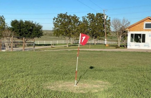 Niederwald House | Modern Farm House on 40 acres In Kyle 25min to DT Austin, 15mins to airport