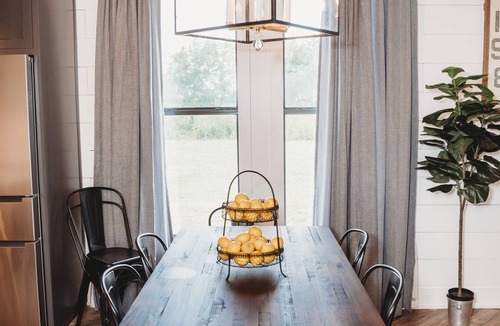 Manor House | Modern Farm w/2 Kings: 20 min to Austin, COTA-Tesla