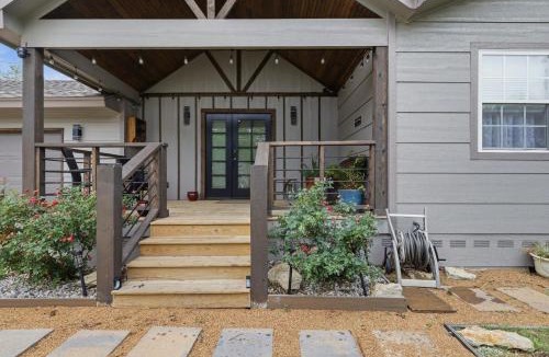 Tulsa House | Modern Farmhouse 3BR Tulsa Oasis home