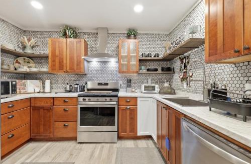 Tulsa House | Modern Farmhouse 3BR Tulsa Oasis home