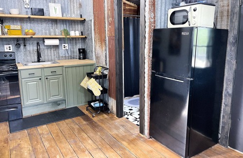 Kingsland Cabin | Modern Farmhouse cabin - short walk to Lake LBJ community Park and Boat Ramp