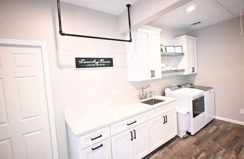 Wallisville Other | Modern Farmhouse & Guest Home in Wallisville!