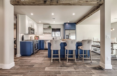 Owasso House | Modern Farmhouse I Quite Escape w/Vibrant Kitchen