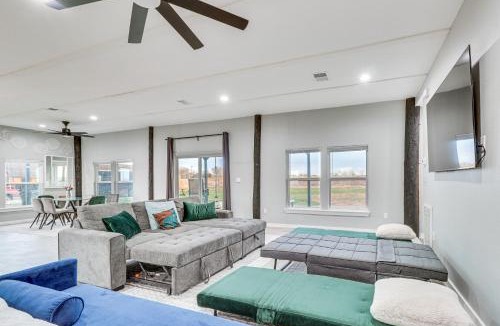 Del Valle House | Modern Farmhouse in Del Valle: Rural Setting!