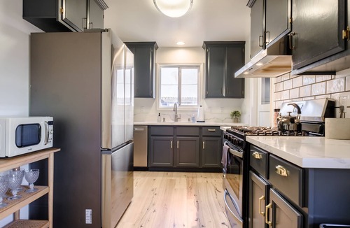 La Riviera House | Modern Farmhouse near Downtown & American River
