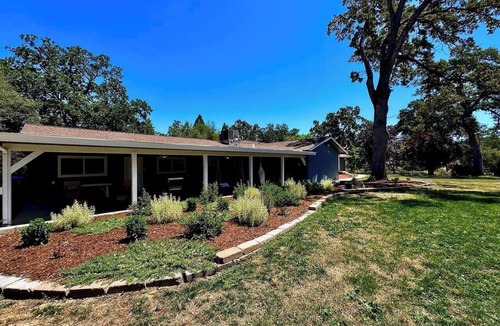 Placerville House | Modern Farmhouse · Open Concept · Fenced Yard · Apple Hill