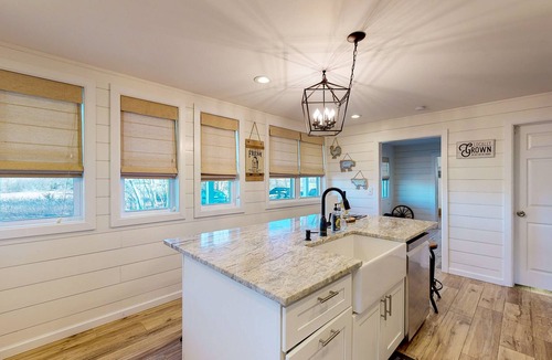 Baiting Hollow House | Modern Farmhouse Retreat North Fork Wine Country