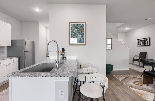 Lockhart Apartment | Modern Farmhouse Retreat w Patio & Yard