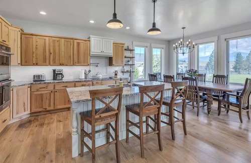 Corvallis Other | Modern Farmhouse Three Bears Getaway