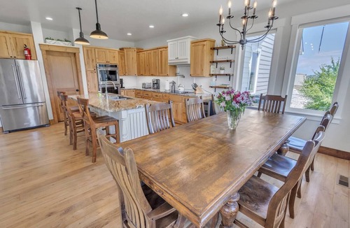 Corvallis Other | Modern Farmhouse Three Bears Getaway