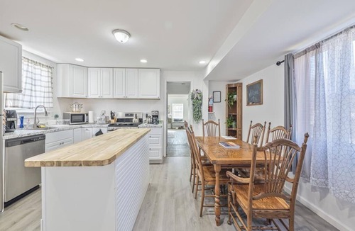 Green Creek House | Modern Farmhouse w/Hot Tub | Nr Cape May Beaches!