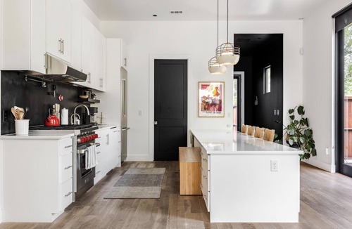 Bouldin House | Modern Farmhouse + Walk to SOCO - Marfa Modern!