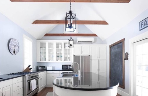 Portsmouth House | Modern Farmhouse with Large Yard