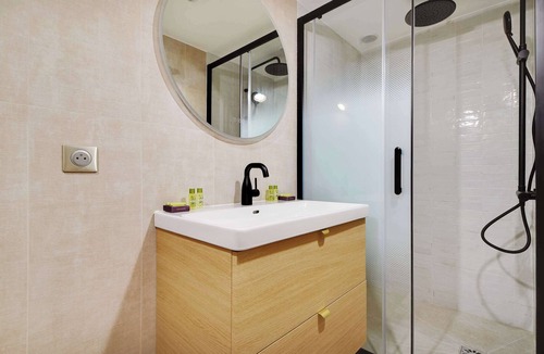 Clignancourt Apartment | Modern flat - 2 bedrooms 7 people - Montmartre