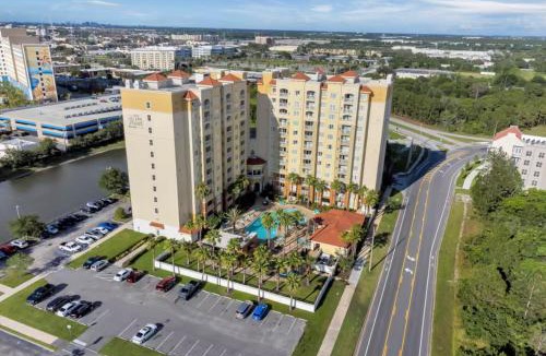 Florida Center House | Modern Flat 4 Minutes from Universal – The Point Orlando