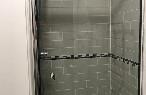 Thamesfield Apartment | Modern flat by River Thames and Park in Putney