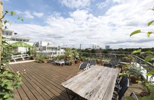 Thamesfield Apartment | Modern flat by River Thames and Park in Putney