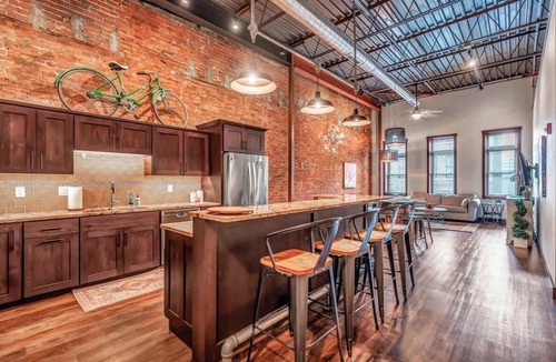 Historic Downtown La Crosse Apartment | Modern Flat in Downtown La Crosse