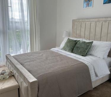 Eltham West Apartment | Modern Flat in Greenwich