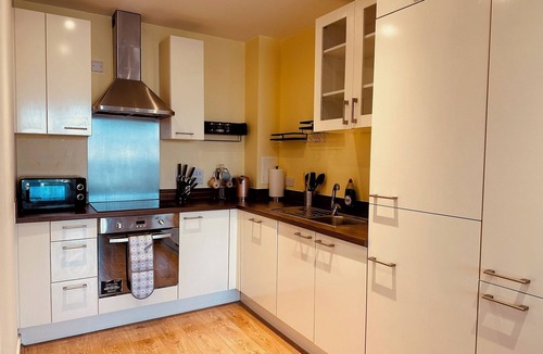 Eltham West Apartment | Modern Flat in Kidbrooke - Greenwich