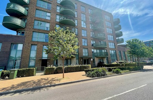 Eltham West Apartment | Modern Flat in Kidbrooke - Greenwich