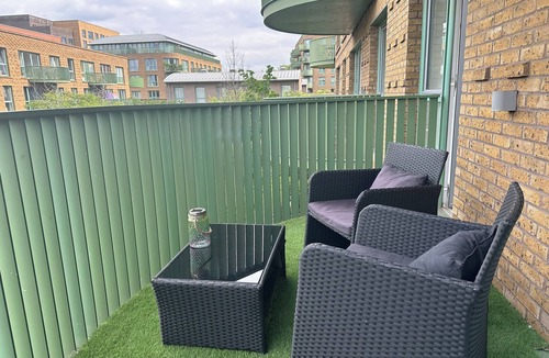 Eltham West Apartment | Modern Flat in Kidbrooke - Greenwich