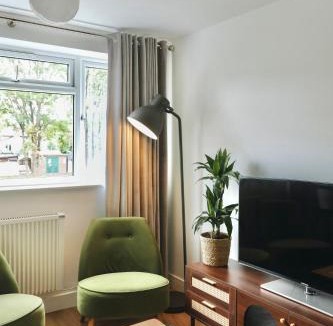 Penge and Cator Apartment | Modern Flat In Penge - 3 person