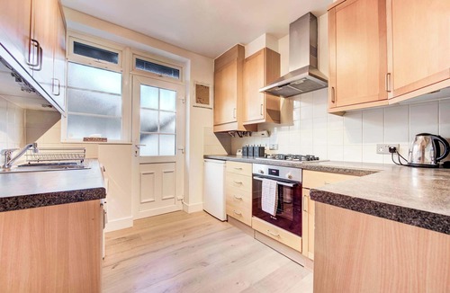 Cleveland Apartment | Modern flat near Pitshanger Park