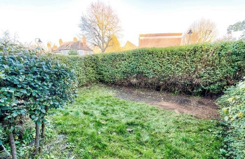 Cleveland Apartment | Modern flat near Pitshanger Park