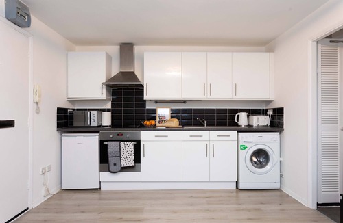 Grange Apartment | Modern Flat - Sleeps 3 - London
