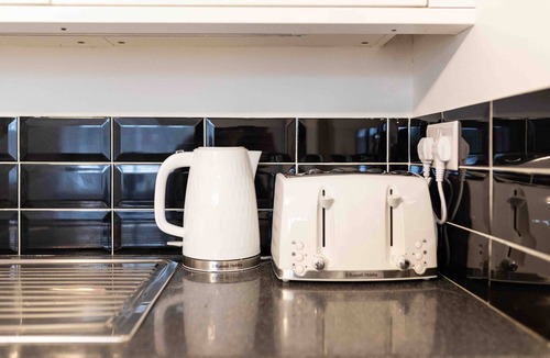 Grange Apartment | Modern Flat - Sleeps 3 - London