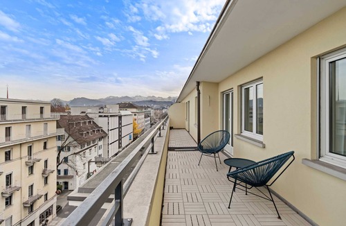 Lucerne Apartment | Modern flat w Netflix balcony top location