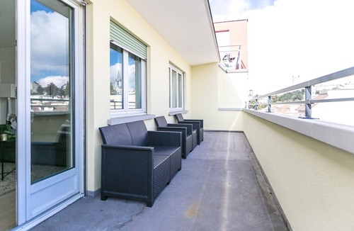 Lucerne Apartment | Modern Flat w Netflix Balcony top Location