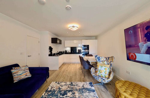 Park Royal Apartment | Modern Flat With Beautiful Balcony