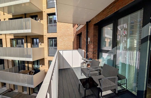 Park Royal Apartment | Modern Flat With Beautiful Balcony