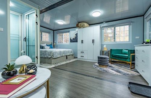 True House | Modern Foldable Container Home Unique Stay Near Pipestem Park