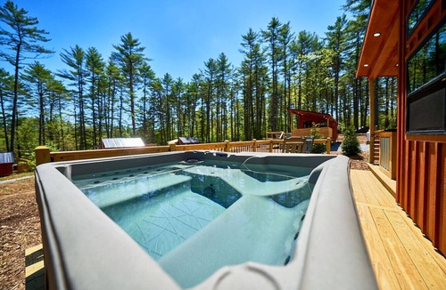 Oxford Cabin | Modern Forest Cabin with Private Hot Tub & Fire Pit
