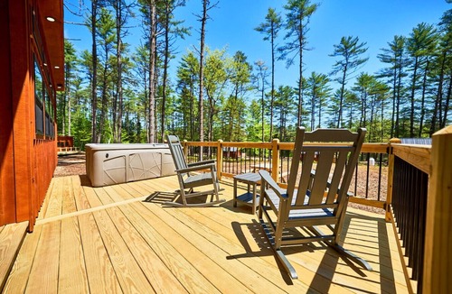 Oxford Cabin | Modern Forest Cabin with Private Hot Tub & Fire Pit