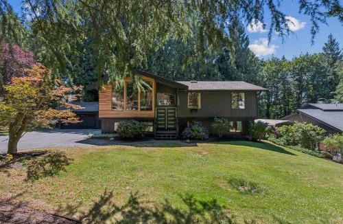 Lake Stevens House | Modern Forest Escape, Near Lake Stevens and Hikes