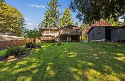 Lake Stevens House | Modern Forest Escape, Near Lake Stevens and Hikes