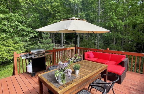 Shohola Cottage | Modern Forest Retreat on a Tranquil Hilltop with SAUNA