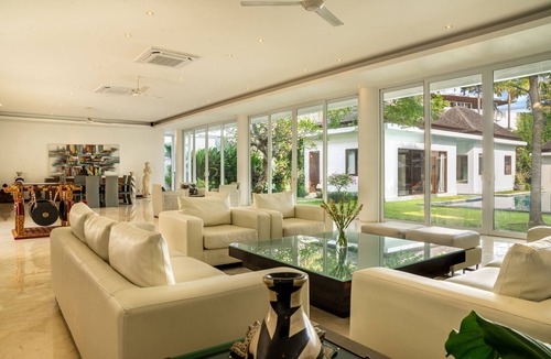 Batu Bolong Villa | Modern four bedrooms private pool villa Canggu